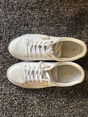 Chic Guess Sneakers